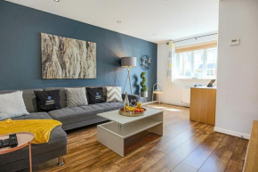 Charming House - Sleeps up to 6 - Free Parking, Fast Wifi with Smart TV with Netflix by Yoko Property